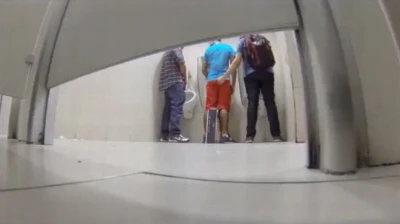 Banheiro do shopping lotado? Isso significa uma coisa