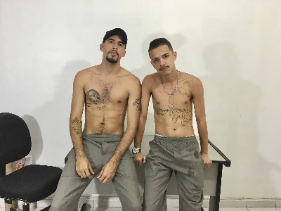 Caras da mudança ficam com tesão na montagem do escritório - MMais