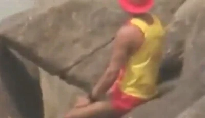 Praia da Galheta é tão boa que até o salva vidas entram na putaria