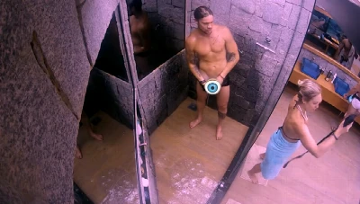 Breno do BBB18 resolve depilar a neca e mostra demais