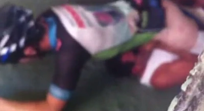 Ciclista adora uma chupada depois de pedalar