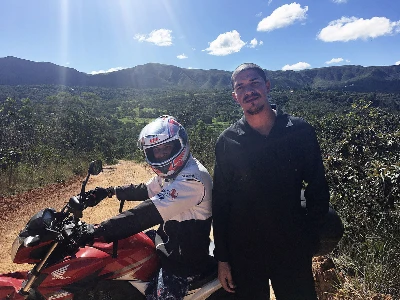 Mineiros " O mecânico e o motoqueiro" com Deco e Elvis