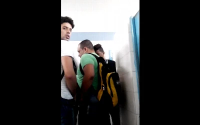 Cariocas safados curtem banheiro com tesão da porra