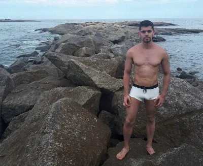 Ator Pornô Gay diz que ganha 3 vezes mais pra transar sem Camisinha!