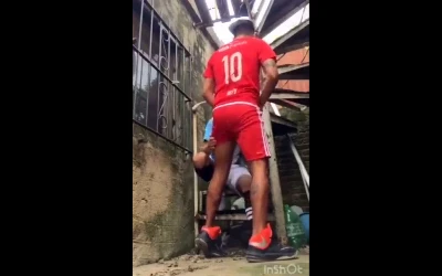 Jovens não conseguem segurar o tesão da porra depois do jogo