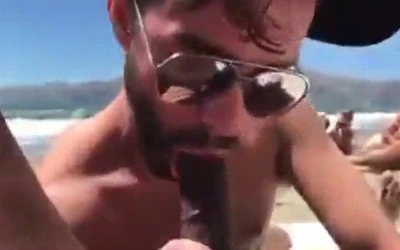 Quem aí não adoraria mamar uma pica preta na praia de nudismo?