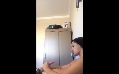 Muluque pauzudo cai na net batendo aquela punheta