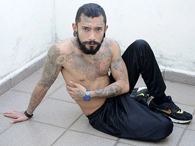 Tito Colombiano faz ensaio super HOT para o Mundo Mais