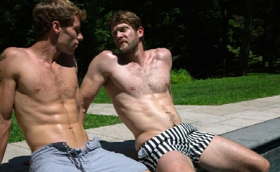Colby Keller é seduzido por jovem gostosão na piscina