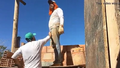 Chupou o pau do pedreiro em tempo recorde, é verdade esse bilete