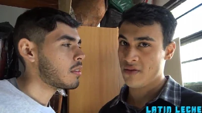 Latinos aceitam oferta e acabam em putaria por dinheiro