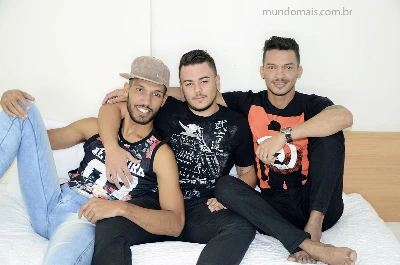 Cinesex com Valter, Léo e Johnny aprendendo na prática a fuder