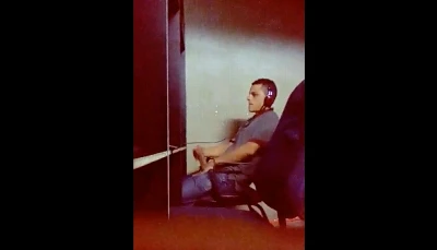 Safado é flagrado tocando uma bem fogosa dentro da lan house
