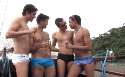 (HD) Brasileiros se encontram no barco, fazem suruba e 'troca-troca'
