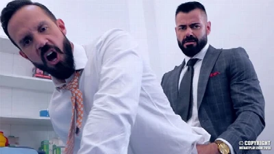 Andy Onassis e Victor D'Angelo acabam trepando no trabalho
