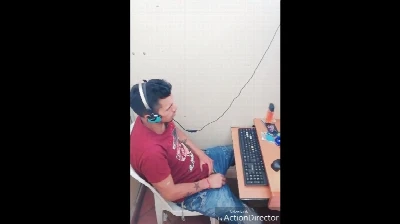 Camera escondida flagra três homens tocando punheta na lan house