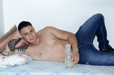 Fleshlight com Victor super safado brincando no Mundo Mais