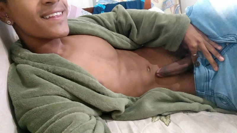 Novinho com tanquinho, safado da internet bate punheta até gozar