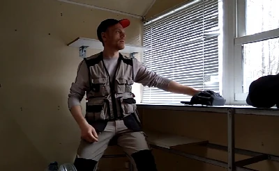 Macho dá um intervalo no trabalho para gozar gostoso