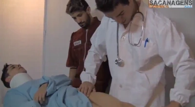 Brasileiros do SUS fazem troca-troca na sala de emergência