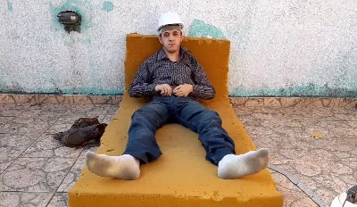 Cafuçu batendo uma na laje e leitando muito após chegar do trampo