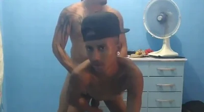 Moleque não resiste e dá pro mano da comunidade safado