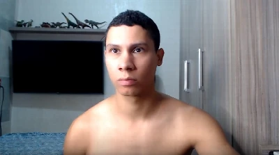 Igor, brasileiro safado e casado bate punheta até dar leite