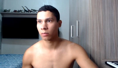 Igor bateu punheta até gozar gostoso para toda internet assistir