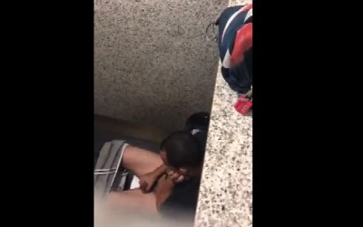 Filmou macho batendo em banheirão até gozar gostoso