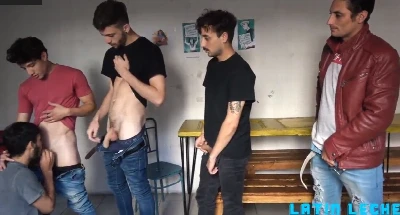 Suruba de latinos gostosos acaba com muita porra no final