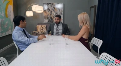 Garoto disputa com putinha para ver que agrada mais o chefe
