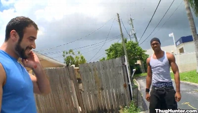 Por grana, negro machão do bairro topa dar o cu no terraço