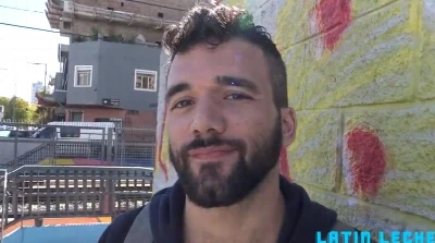 Hétero topa foda gay por dinheiro e se diverte muito