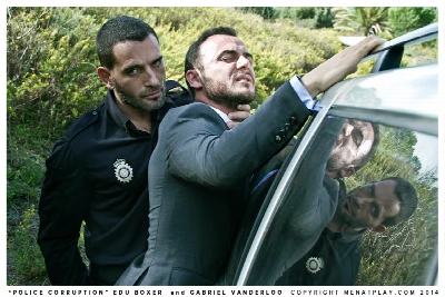 Policial corrupto faz chantagem com empresário pra comer o cu dele