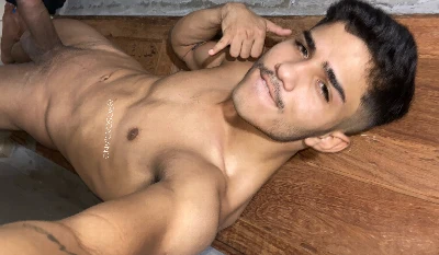 Famosinho do twitter, Roscariano tem foda vazada na internet