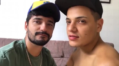Marcos Goiano faz troca-troca sem camisinha em foda amadora no seu ap