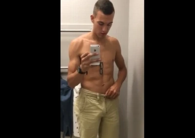 Outro novinho grava punheta no provador da loja de roupas