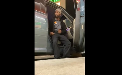 Frentista do posto batendo uma e gozando escondido