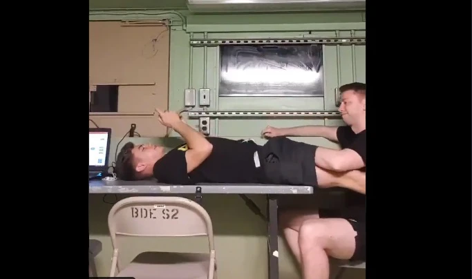 Perdeu a aposta, teve que mamar o brother e filmar pra provar tudo