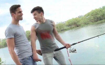 Pesca rende em boa foda para gostosos tarados no pesque e pague