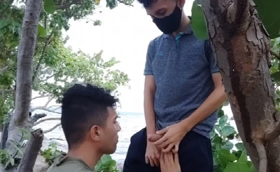 Em meio a pandemia, carinha chupou pica de hétero até ganhar leitinho