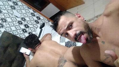 Casal sem vergonha no twitter compartilhando a foda com troca-troca