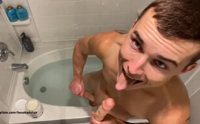 Ativos piram no Hoss brincando com o consolo na banheira