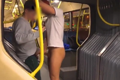 Machos anonimos filmam foda no metrô de madrugada