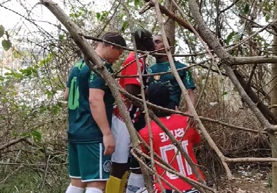 Video com torcedores do campeão da libertadores comendo tricolores vaza