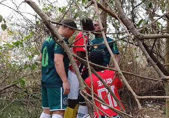 Video com torcedores do campeão da libertadores comendo tricolores vaza