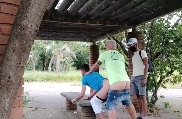 Puto GP comeu gay na praça publica e negão curtiu!!