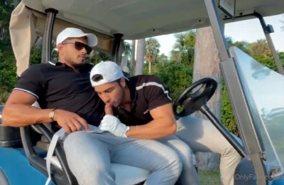 Machos Daniel e Alejo gravam foda no carrinho de golfe para o OnlyFans
