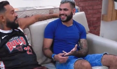 Caralho!!!! O primo Cassio Farias conseguiu comer o cu do Tio Breno