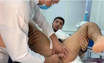 Daniel Montoya vai ao médico e dá o cu pra ele para ganhar seguidores!